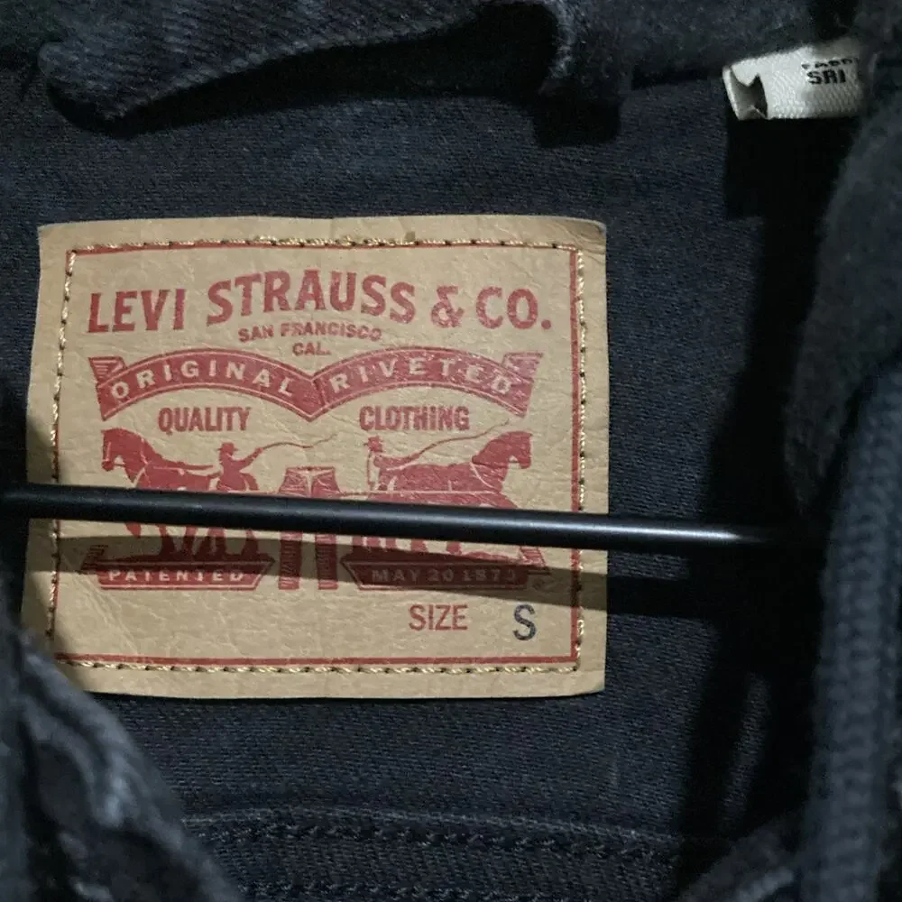 Levis excellent see